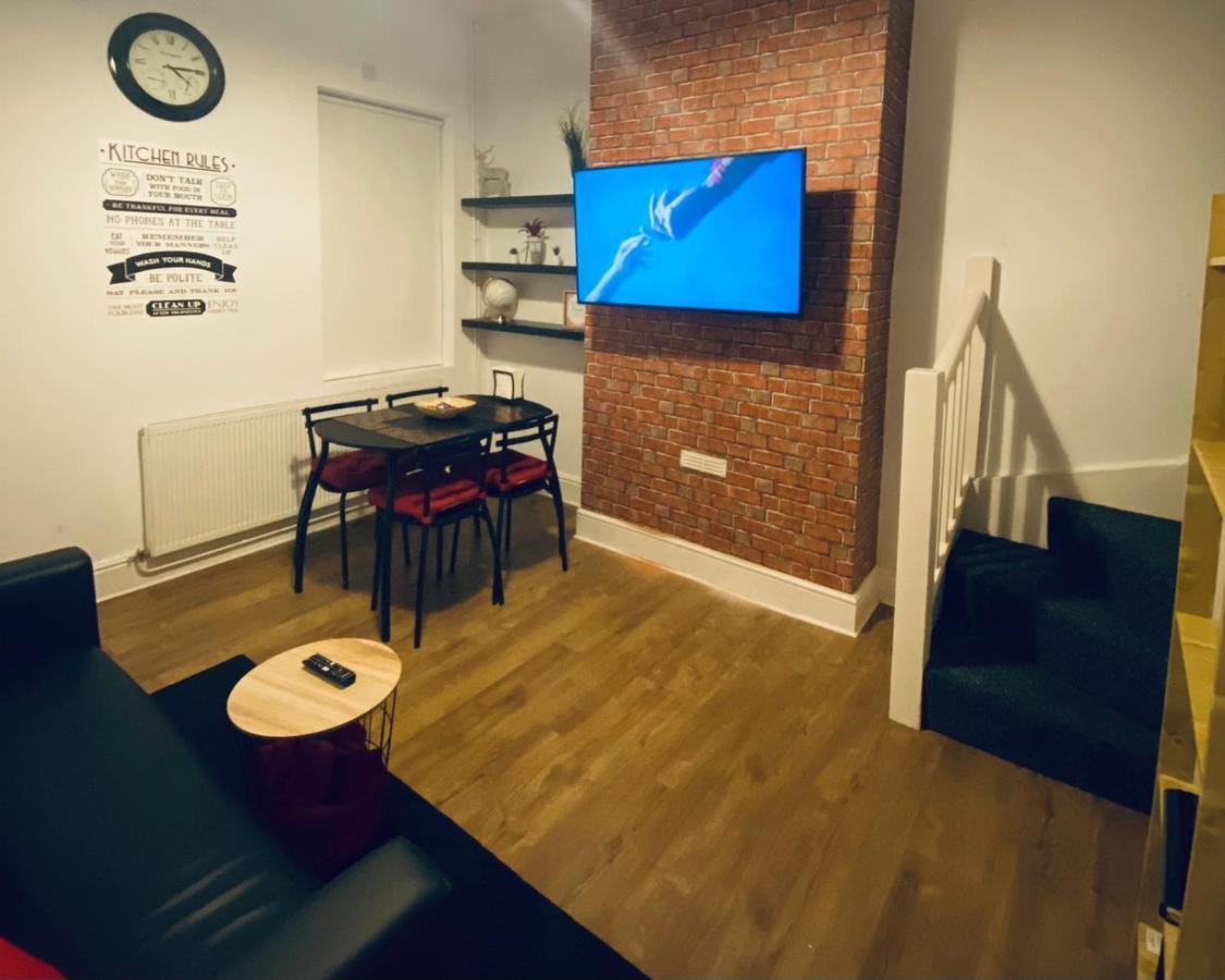 Large 4 Bedroom Home - Coventry City Centre Eksteriør bilde