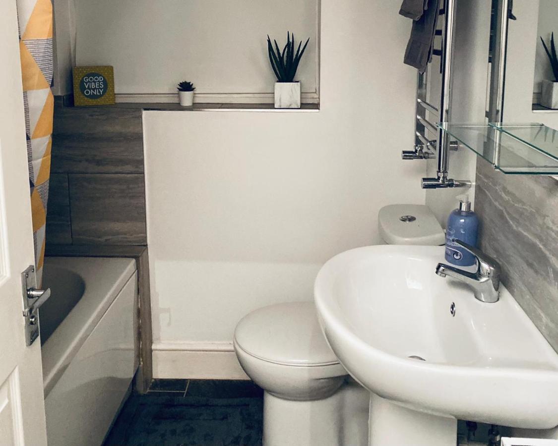 Large 4 Bedroom Home - Coventry City Centre Eksteriør bilde